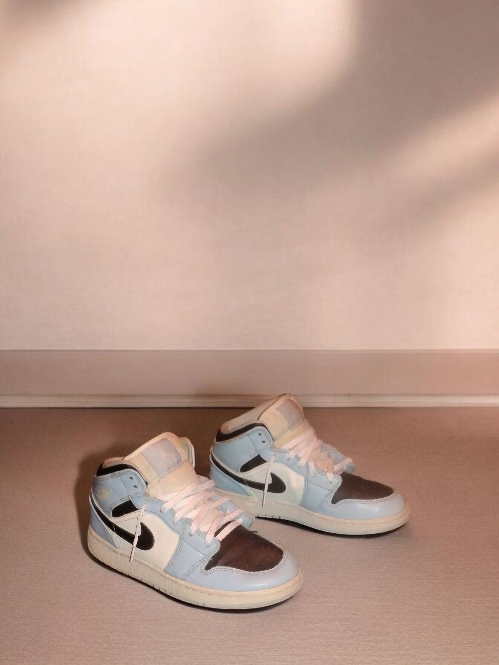Nike Air Jordan 1 Mid GS "Ice Blue" – EUC – Size UK 5.5 / EU 38.5 (6Y)